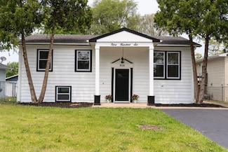 906 Central Park Dr, Round Lake Beach, IL 60073