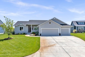 4527 N Sunny Cir, Wichita, KS 67205