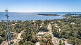 510 SE 7th St, Carrabelle, FL 32322