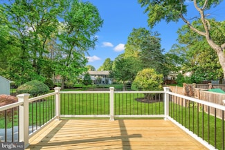 1112 Neal Dr, Alexandria, VA 22308