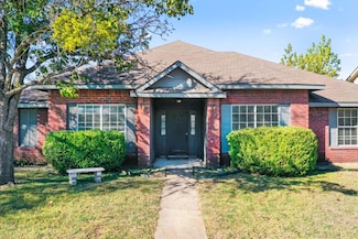 226 N Waterford Oaks Dr, Cedar Hill, TX 75104