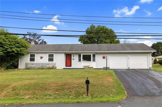 511 Oak Tree Ln, Nazareth, PA 18064