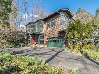 356 Littleworth Ln, Sea Cliff, NY 11579