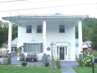1162 Auxier Ave, Paintsville, KY 41240