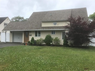 120 Pilgrim Ln, Westbury, NY 11590