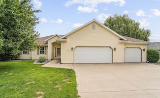 305 Morgan Ln, Beaver Dam, WI 53916