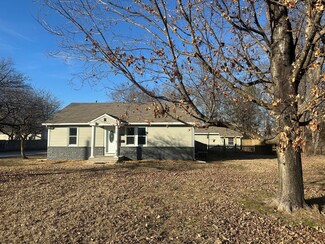 2861 W Latoka St, Springfield, MO 65807