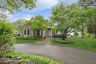 145 W Lake Shore Dr, Tower Lakes, IL 60010