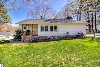 7034 W Dewey Rd, Ludington, MI 49431
