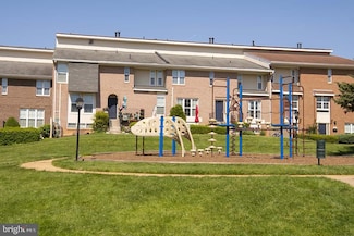 1699 Yale Place Unit 3BR-512, Rockville, MD 20850