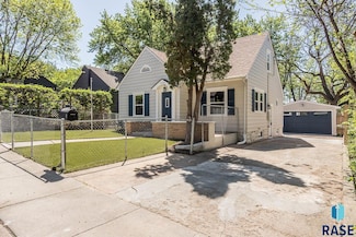 1205 W 14th St, Sioux Falls, SD 57104