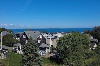 27 Westmoreland St, Narragansett, RI 02882