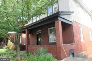 26 1st St, Irwin, PA 15642