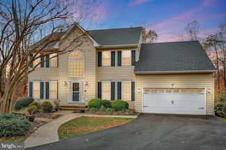 8 Oak Crest Ct, Fredericksburg, VA 22405