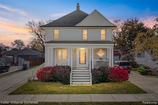 22816 Ridgeway St, Saint Clair Shores, MI 48080