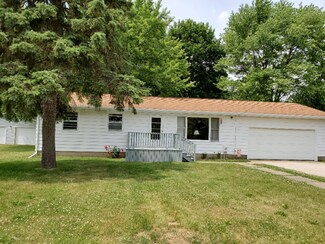 424 S Pleasant St, Watervliet, MI 49098