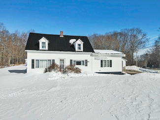4 Davis Rd, Eddington, ME 04428