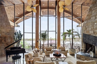 472 N Winnebago Dr, Greenwood, MO 64034