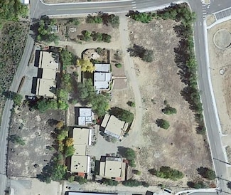 320 Pond Ct, Taos, NM 87571