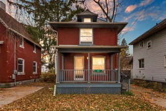 212 S Fairview Ave, Lansing, MI 48912