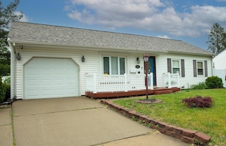 632 Greenbrier Rd, Waterloo, IA 50703
