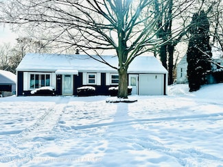 3001 Risley Dr, Lansing, MI 48917