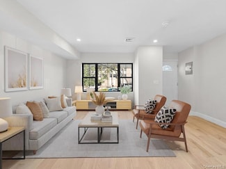 8060 164th St, Jamaica, NY 11432