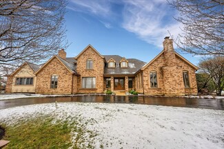 701 Newcastle Ln, Prospect Heights, IL 60070
