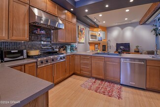 315 Kittson Ave, Grand Forks, ND 58201