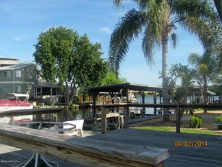 172 Moonlite Dr, Welaka, FL 32193