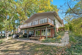 3155 Ridge Rd, White Lake, MI 48383