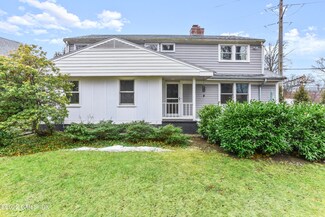 17 Summit Rd, Riverside, CT 06878