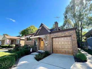 141 E Quincy St, Riverside, IL 60546