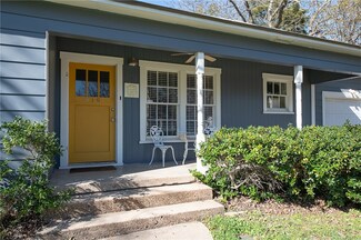 810 Enfield St, Bryan, TX 77802
