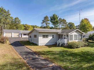 136 Fox Ave, Oxford, WI 53952