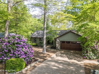 221 Lakeside Dr, Crossville, TN 38558