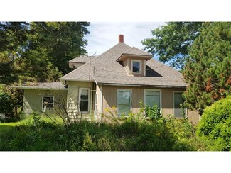 1211 Ginkgo Ave, Wellman, IA 52356