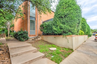 576 E Avenue J Unit B, Grand Prairie, TX 75050