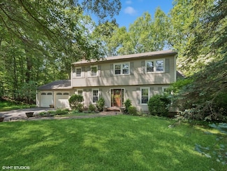 10 Silvermine Dr, South Salem, NY 10590