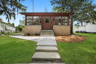 224 S 8th St, Dekalb, IL 60115