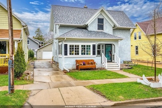 1221 S Madison St, Appleton, WI 54915