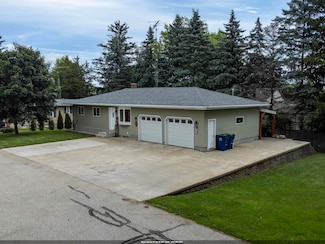 209 Main St, Mount Calvary, WI 53057