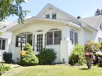 402 7th Ave, Troy, NY 12182