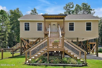 281 Shelter Creek Dr, Burgaw, NC 28425