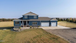 2430 Roberta Dr N, Mandan, ND 58554