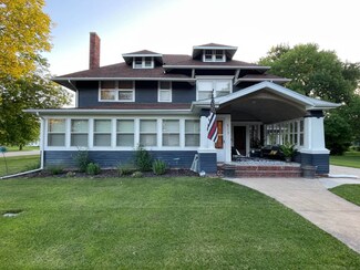 513 N 8th St, Loup City, NE 68853