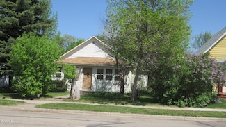 214 Dakota Ave, Wilton, ND 58579