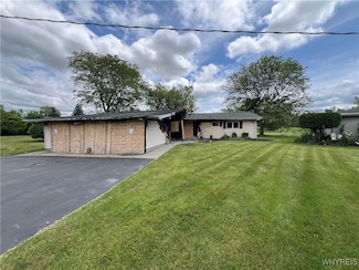 69 Steele Cir, Niagara Falls, NY 14304