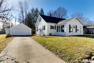 205 E 5th St, MacKinaw, IL 61755