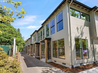 3003 NE Ainsworth St Unit 1, Portland, OR 97211